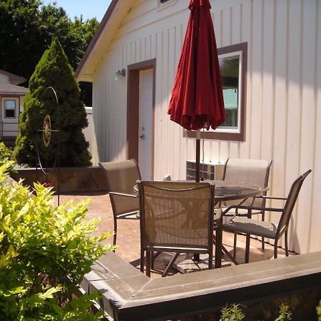 Falls Motel Thompson Falls Екстер'єр фото