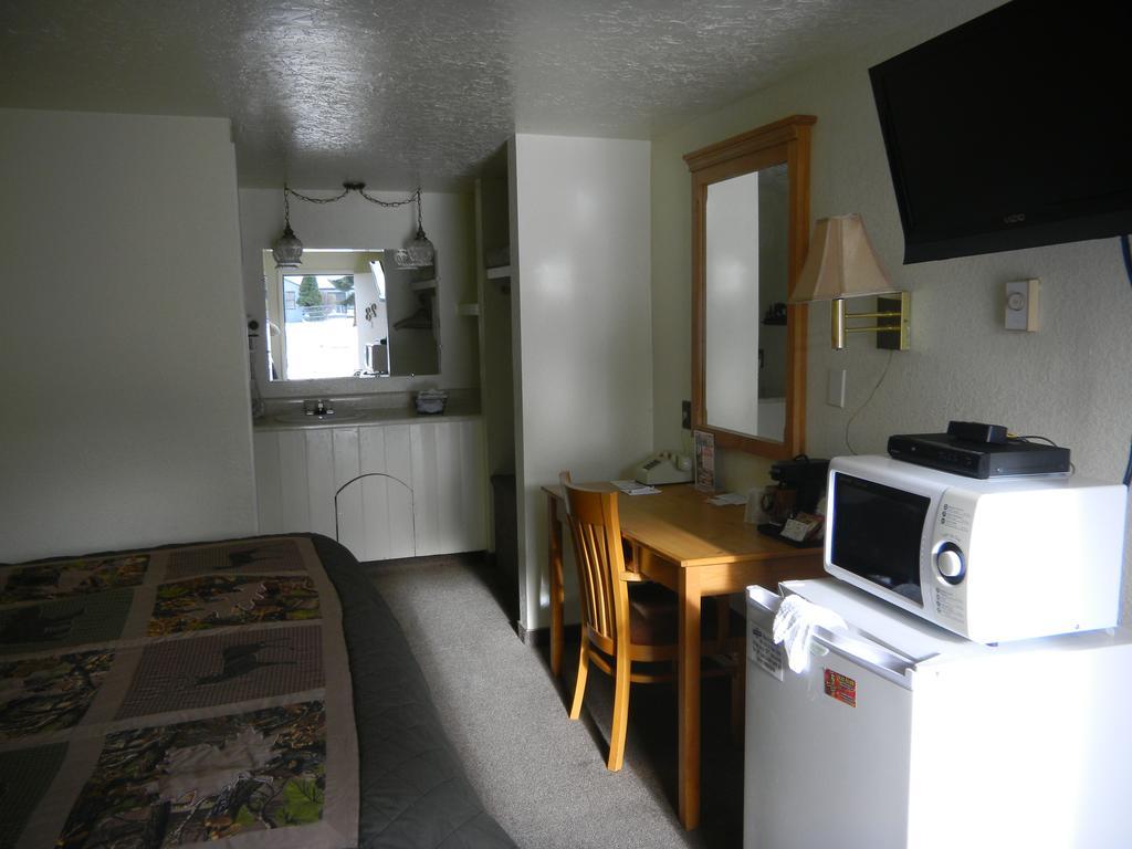 Falls Motel Thompson Falls Екстер'єр фото
