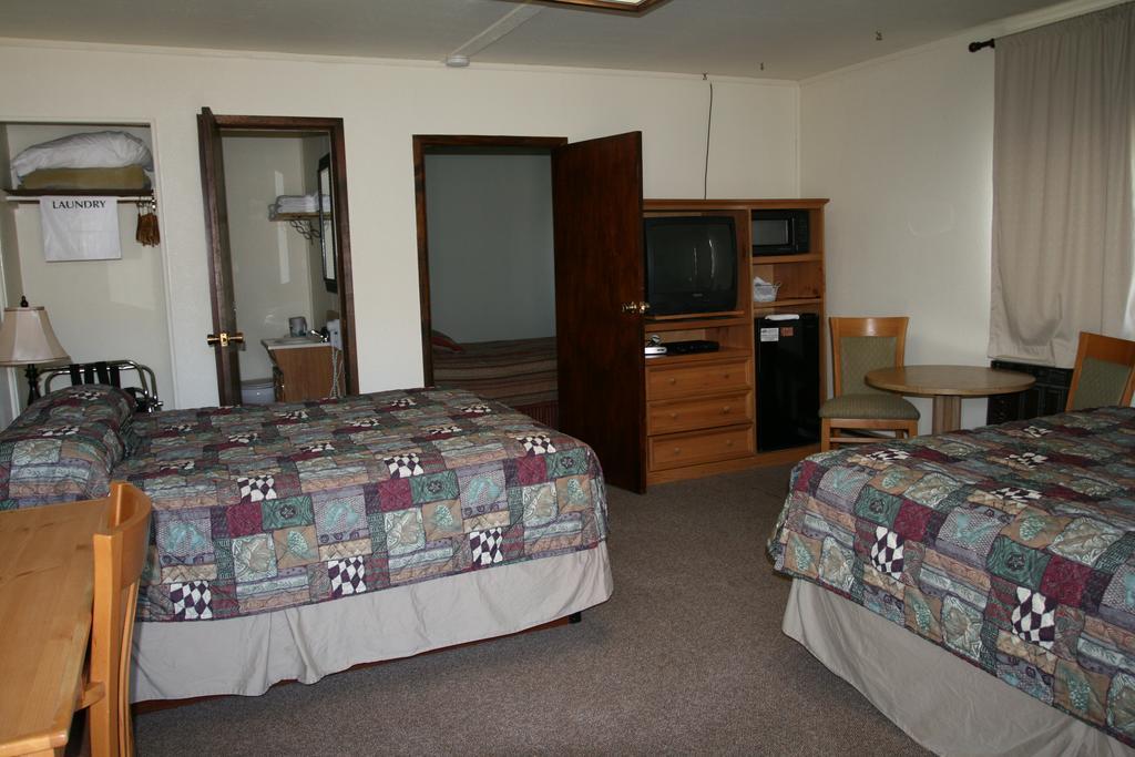 Falls Motel Thompson Falls Екстер'єр фото