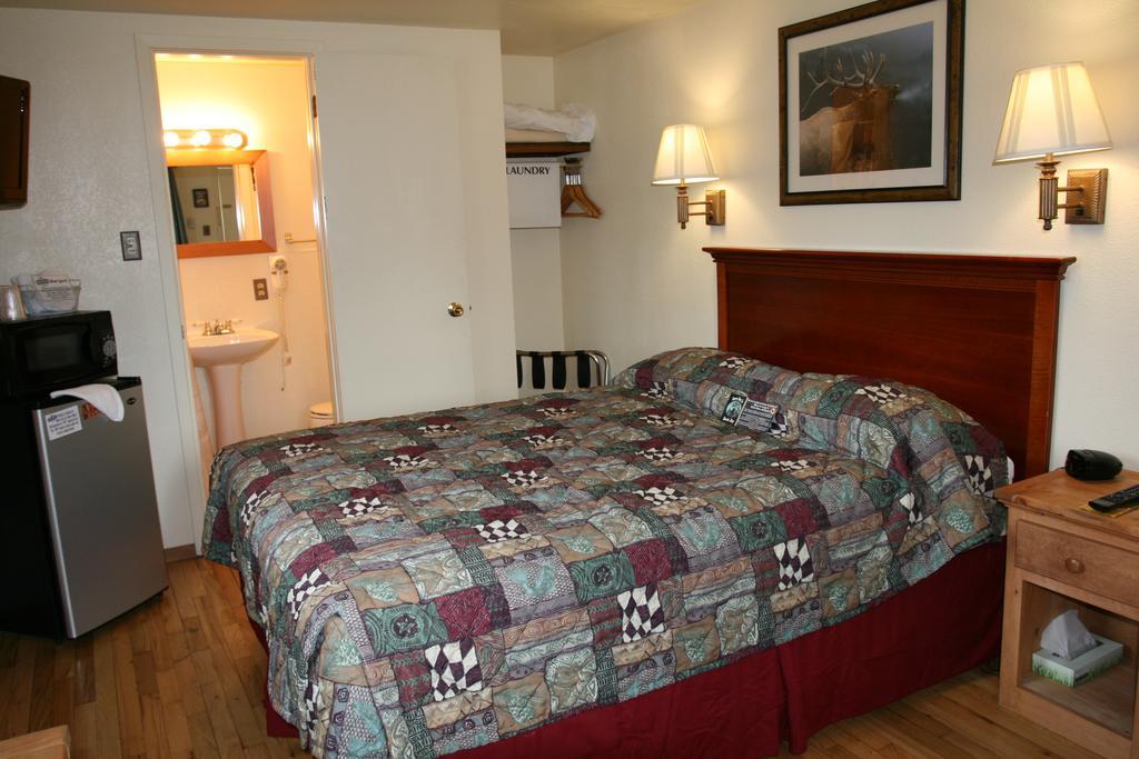 Falls Motel Thompson Falls Екстер'єр фото
