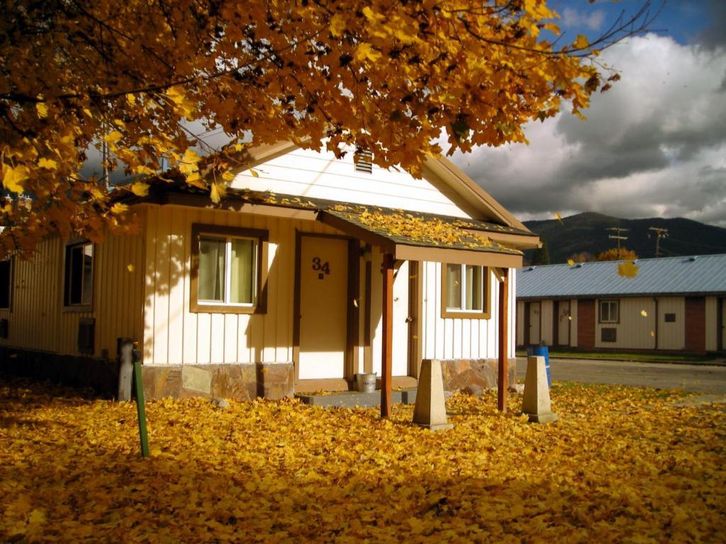 Falls Motel Thompson Falls Екстер'єр фото