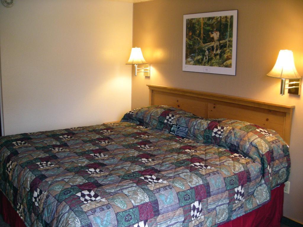 Falls Motel Thompson Falls Екстер'єр фото