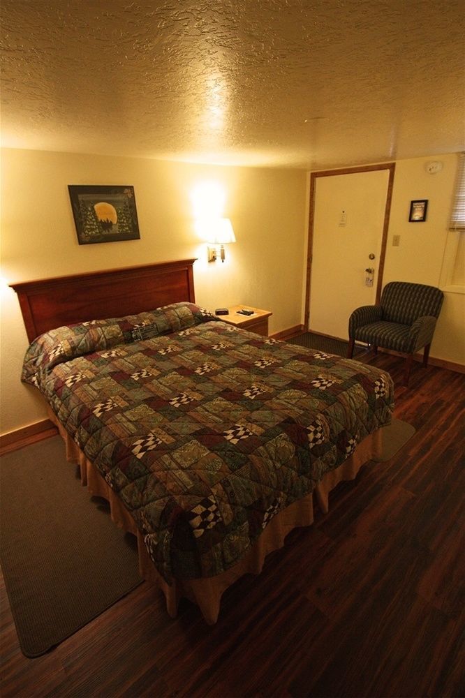 Falls Motel Thompson Falls Екстер'єр фото
