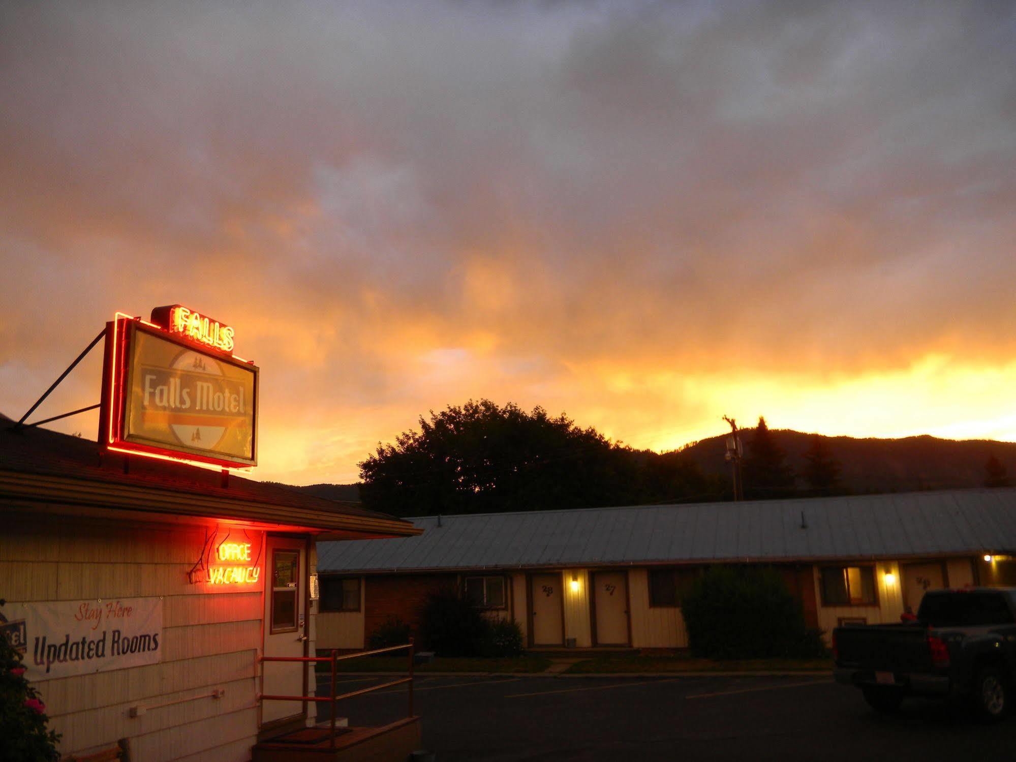 Falls Motel Thompson Falls Екстер'єр фото