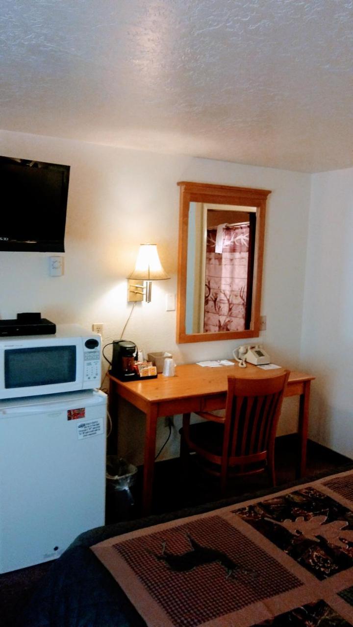 Falls Motel Thompson Falls Екстер'єр фото