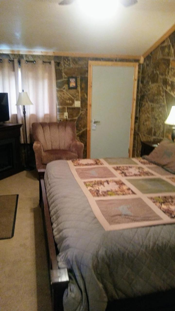Falls Motel Thompson Falls Екстер'єр фото