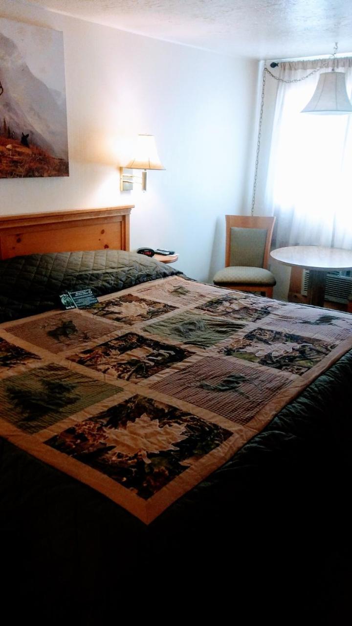 Falls Motel Thompson Falls Екстер'єр фото