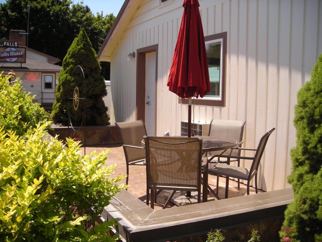 Falls Motel Thompson Falls Екстер'єр фото